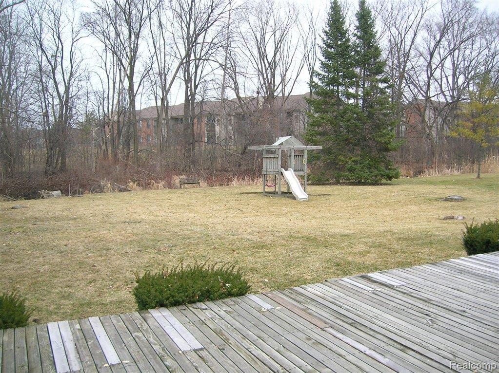 2555 Elmcrest Road Sterling Heights, MI 48310 - Photo 2 of 7 Back1.JPG
