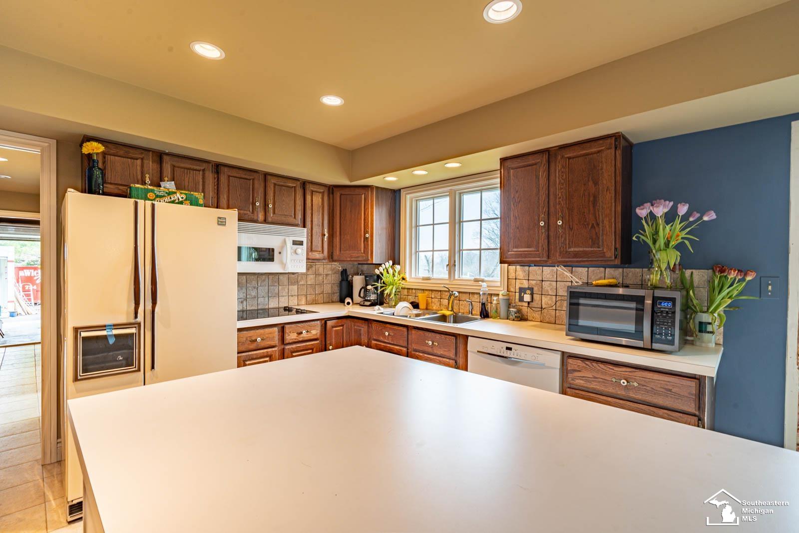 11763 Grafton Road Carleton, MI 48117 - Photo 10 of 38
