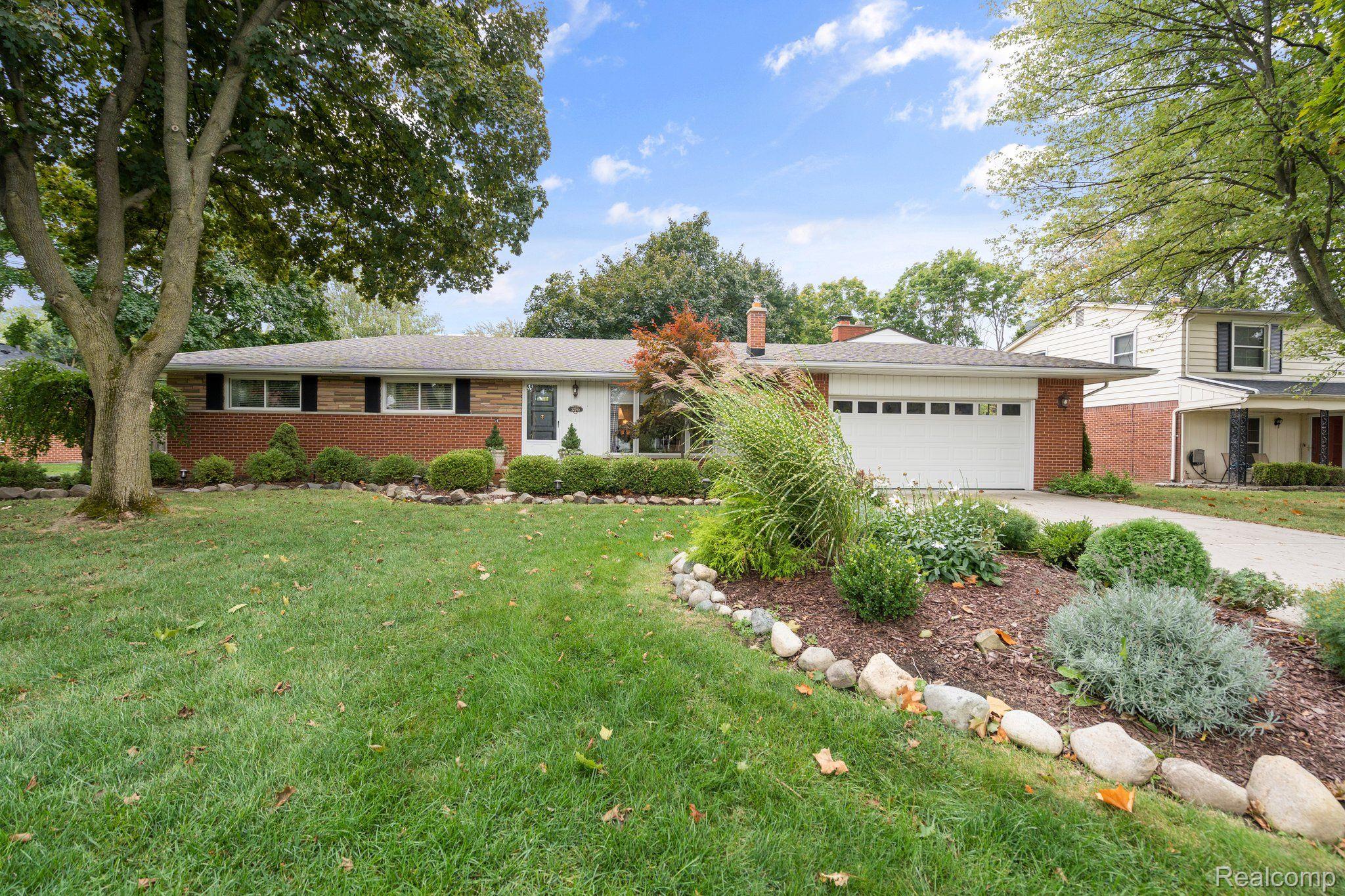 32365 Farmersville Road Farmington, MI 48334 - Photo 6 of 52 Gallery Image 6