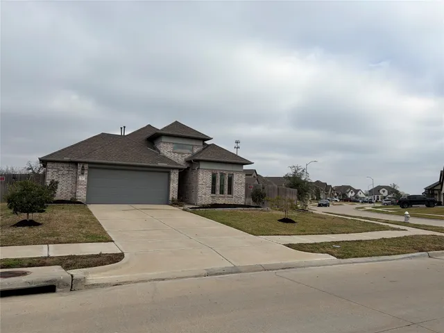 $329,900 | 323 Avenue B, Richmond, TX 77406