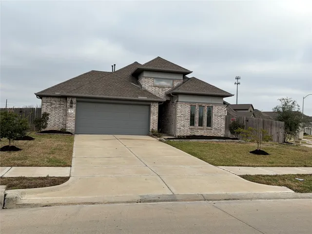 $329,900 | 323 Avenue B, Richmond, TX 77406