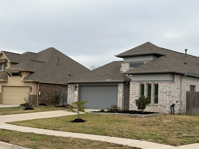 $329,900 | 323 Avenue B, Richmond, TX 77406