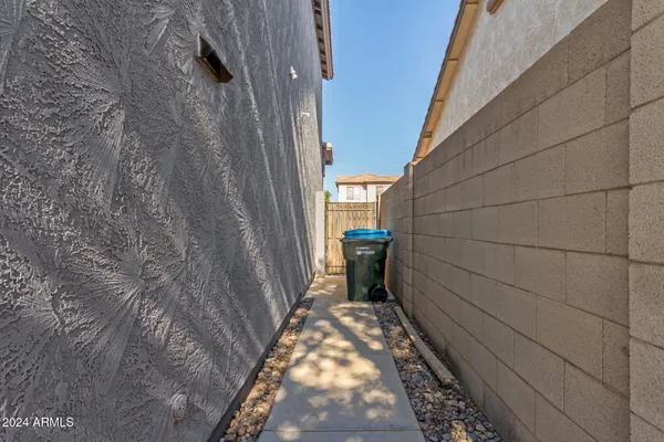 $460,000 | 1105 East Wong Way, Phoenix, AZ 85040