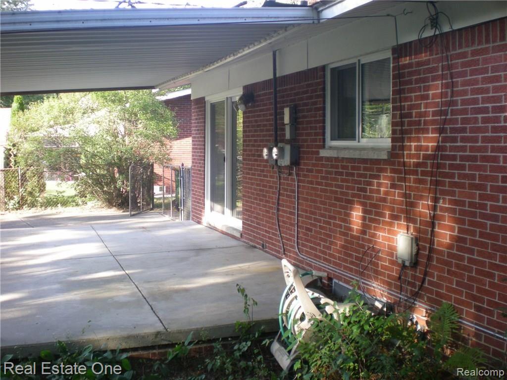 22005 Inkster Road Farmington, MI 48336 - Photo 5 of 18