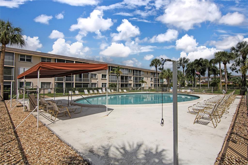 4500 North Federal Highway, Unit 158G Lighthouse Point, FL 33064 - Photo 25 of 36 a view of a house with sitting area