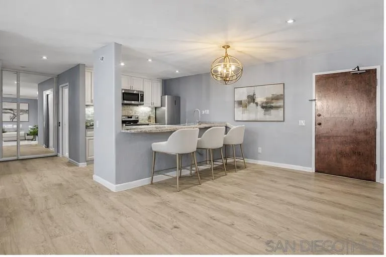 8324 Regents Road, Unit 1B San Diego, CA 92122 - Photo 2 of 14