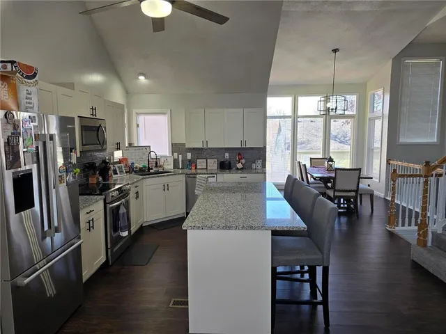 $2,650 | 6313 Aminda Street, Shawnee, KS 66226