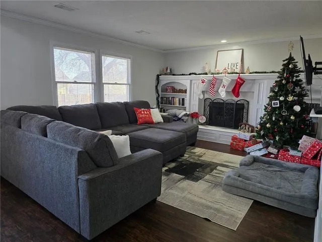 $2,650 | 6313 Aminda Street, Shawnee, KS 66226