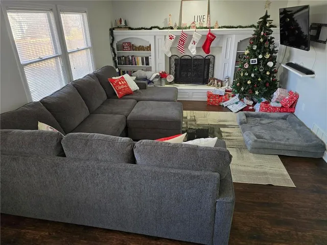 $2,650 | 6313 Aminda Street, Shawnee, KS 66226