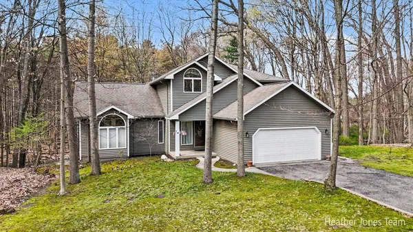 $549,999 | 10288 Hathaway Drive, Greenville, MI 48838