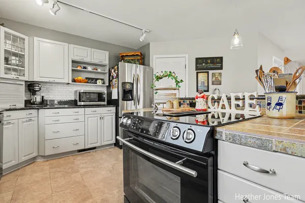 $549,999 | 10288 Hathaway Drive, Greenville, MI 48838