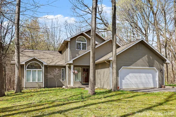 $549,999 | 10288 Hathaway Drive, Greenville, MI 48838