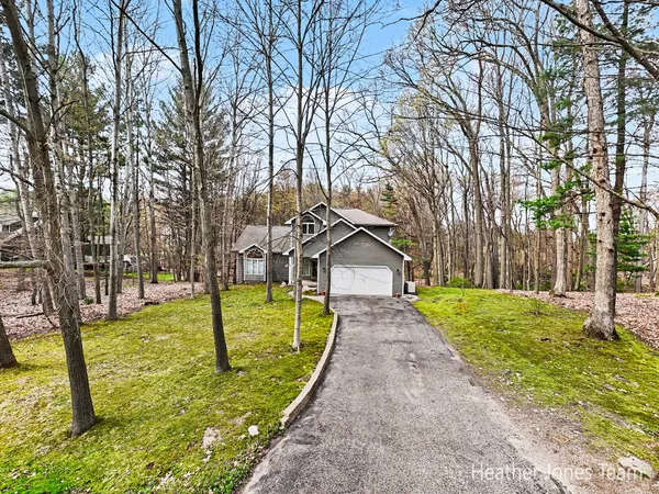 $549,999 | 10288 Hathaway Drive, Greenville, MI 48838
