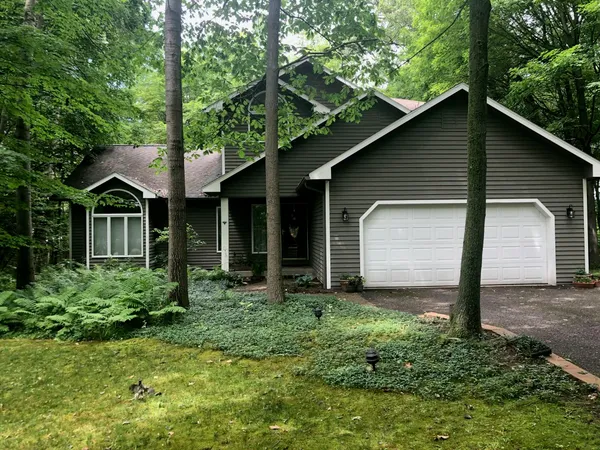 $549,999 | 10288 Hathaway Drive, Greenville, MI 48838