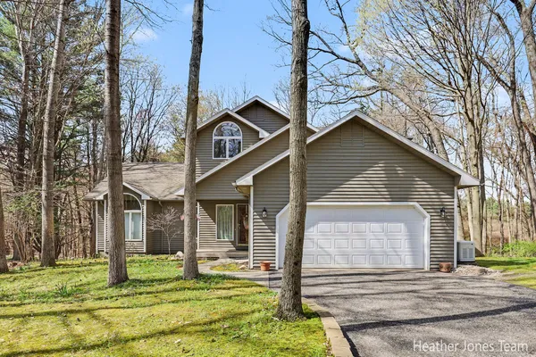 $549,999 | 10288 Hathaway Drive, Greenville, MI 48838