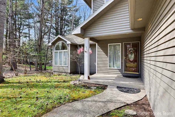 $549,999 | 10288 Hathaway Drive, Greenville, MI 48838
