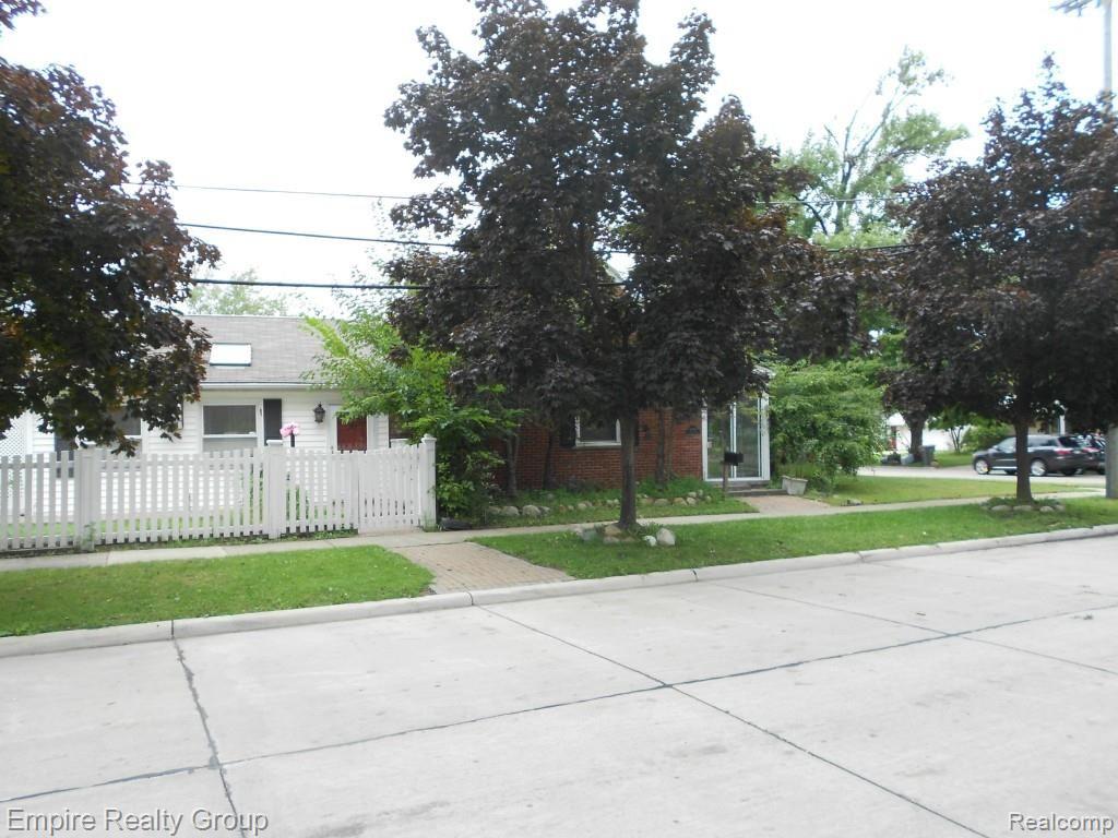 1480 South Gulley Road Dearborn Heights, MI 48125 - Photo 5 of 14 1480 gulley 037.jpg