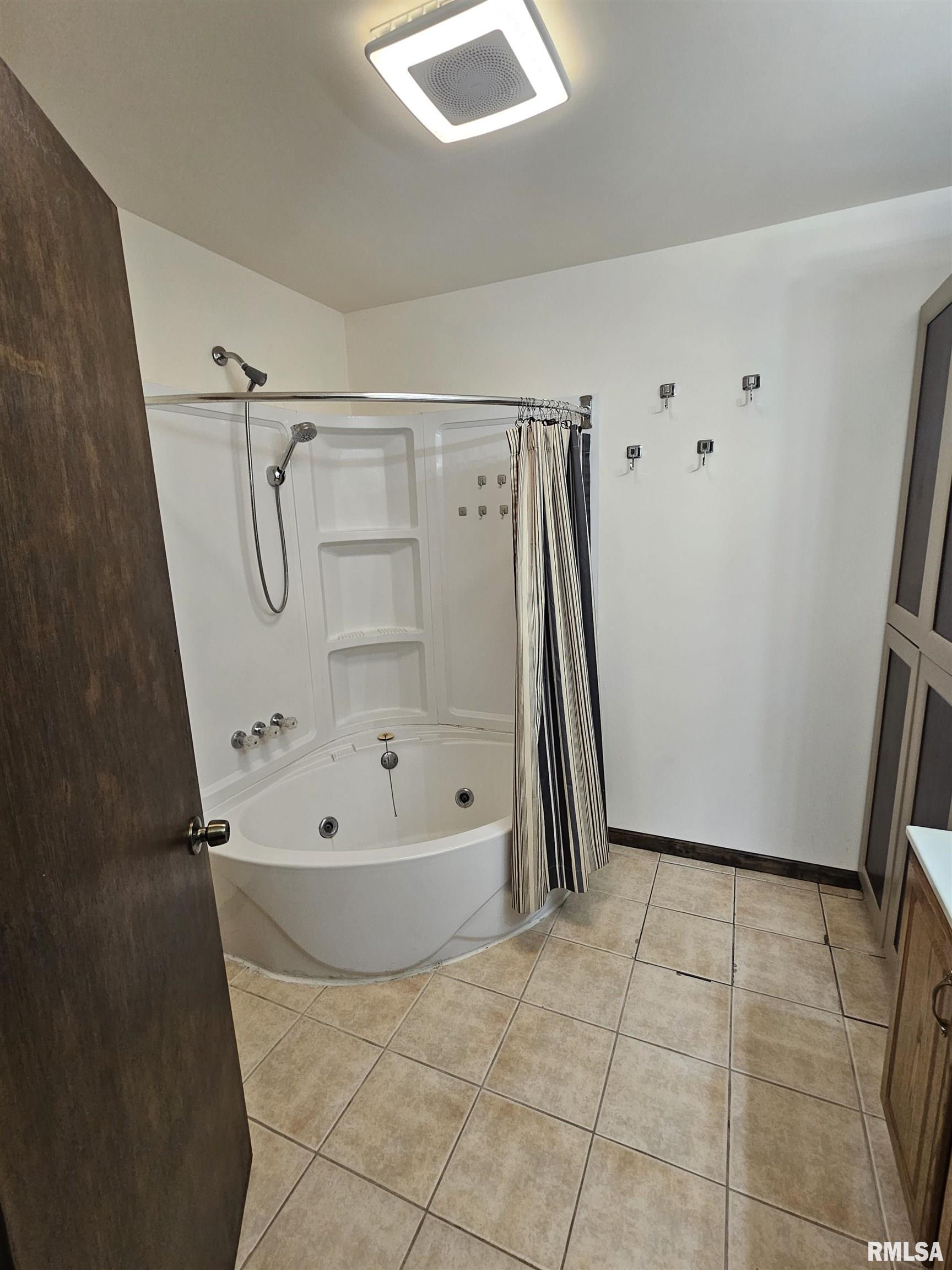 106 34th Avenue North Clinton, IA 52732 - Photo 12 of 31