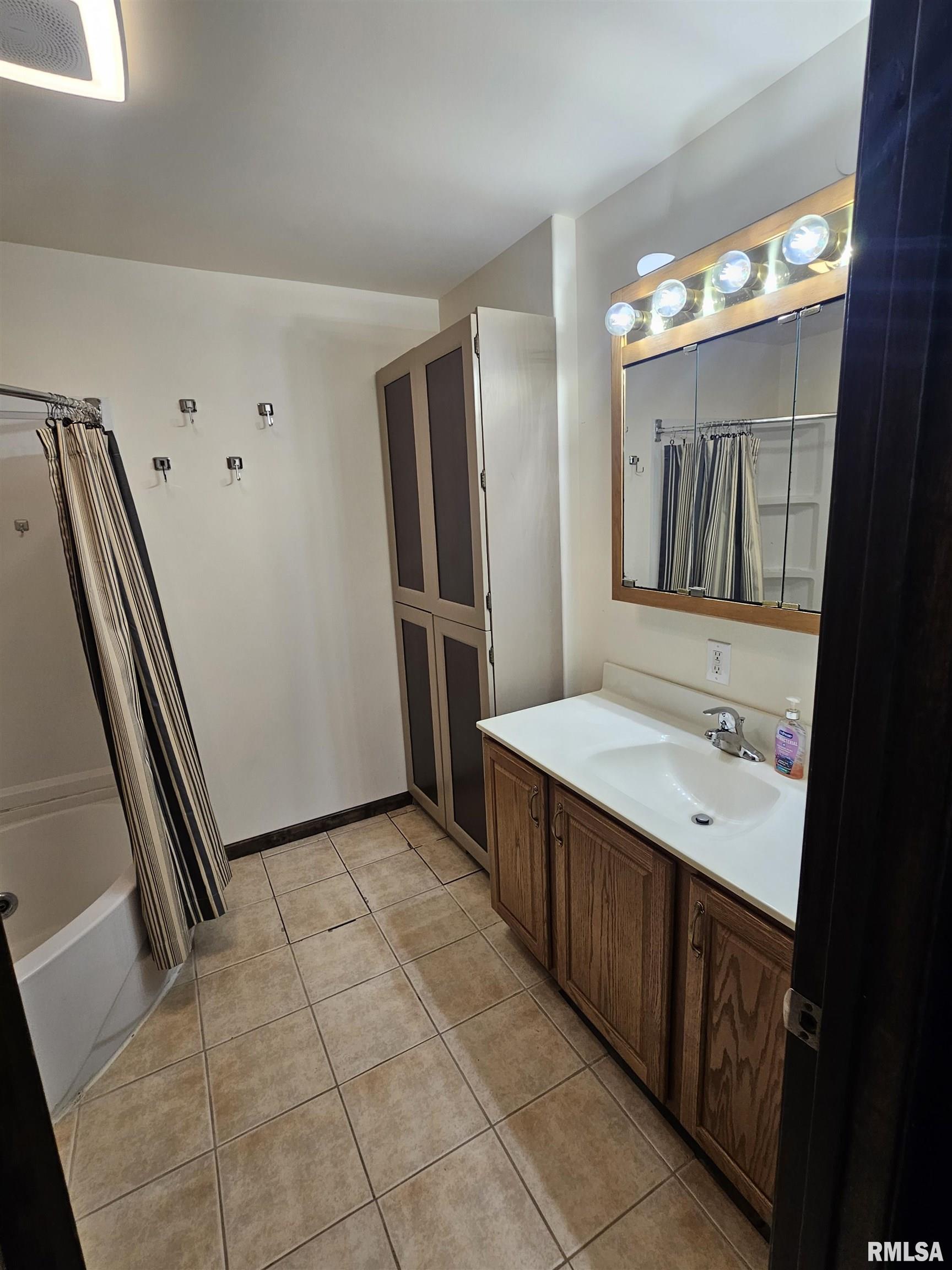 106 34th Avenue North Clinton, IA 52732 - Photo 17 of 31