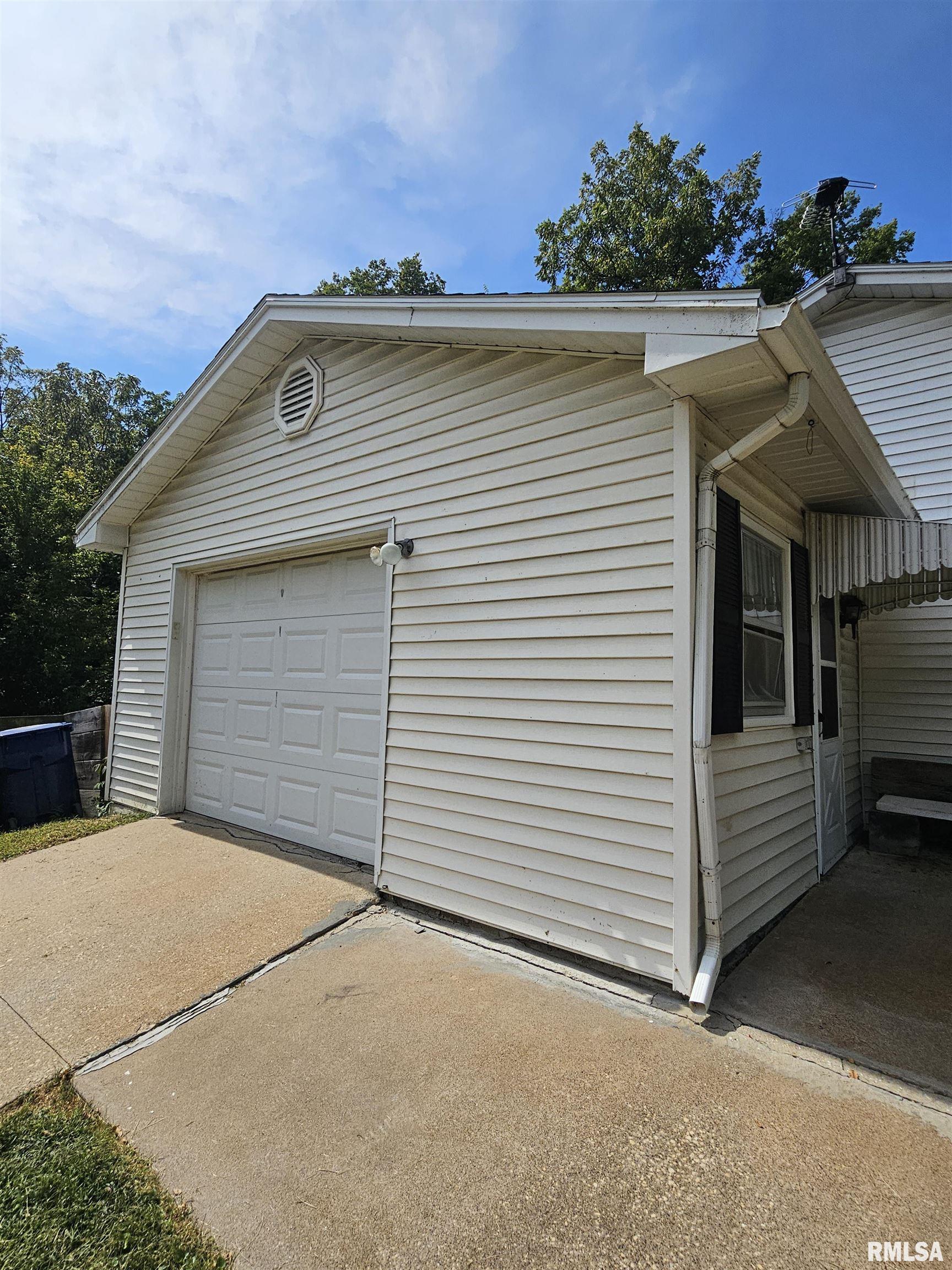 106 34th Avenue North Clinton, IA 52732 - Photo 29 of 31