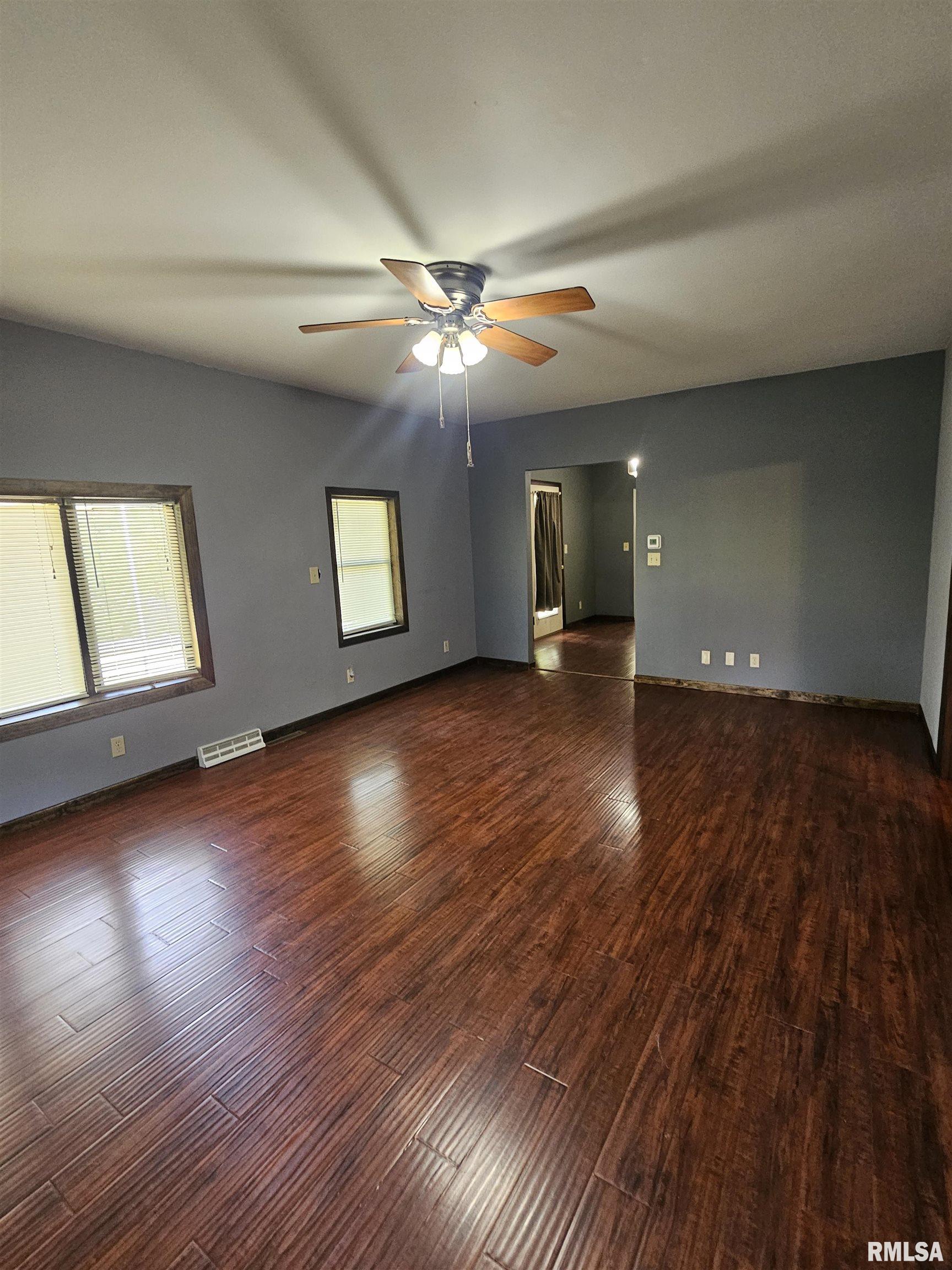 106 34th Avenue North Clinton, IA 52732 - Photo 4 of 31