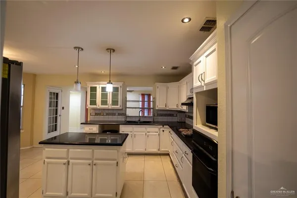 $2,400 | 1901 Duke Avenue, McAllen, TX 78504