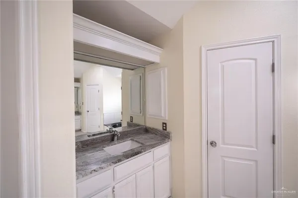 $2,400 | 1901 Duke Avenue, McAllen, TX 78504