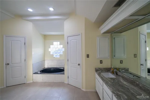 $2,400 | 1901 Duke Avenue, McAllen, TX 78504