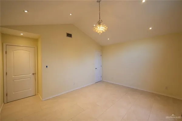 $2,400 | 1901 Duke Avenue, McAllen, TX 78504