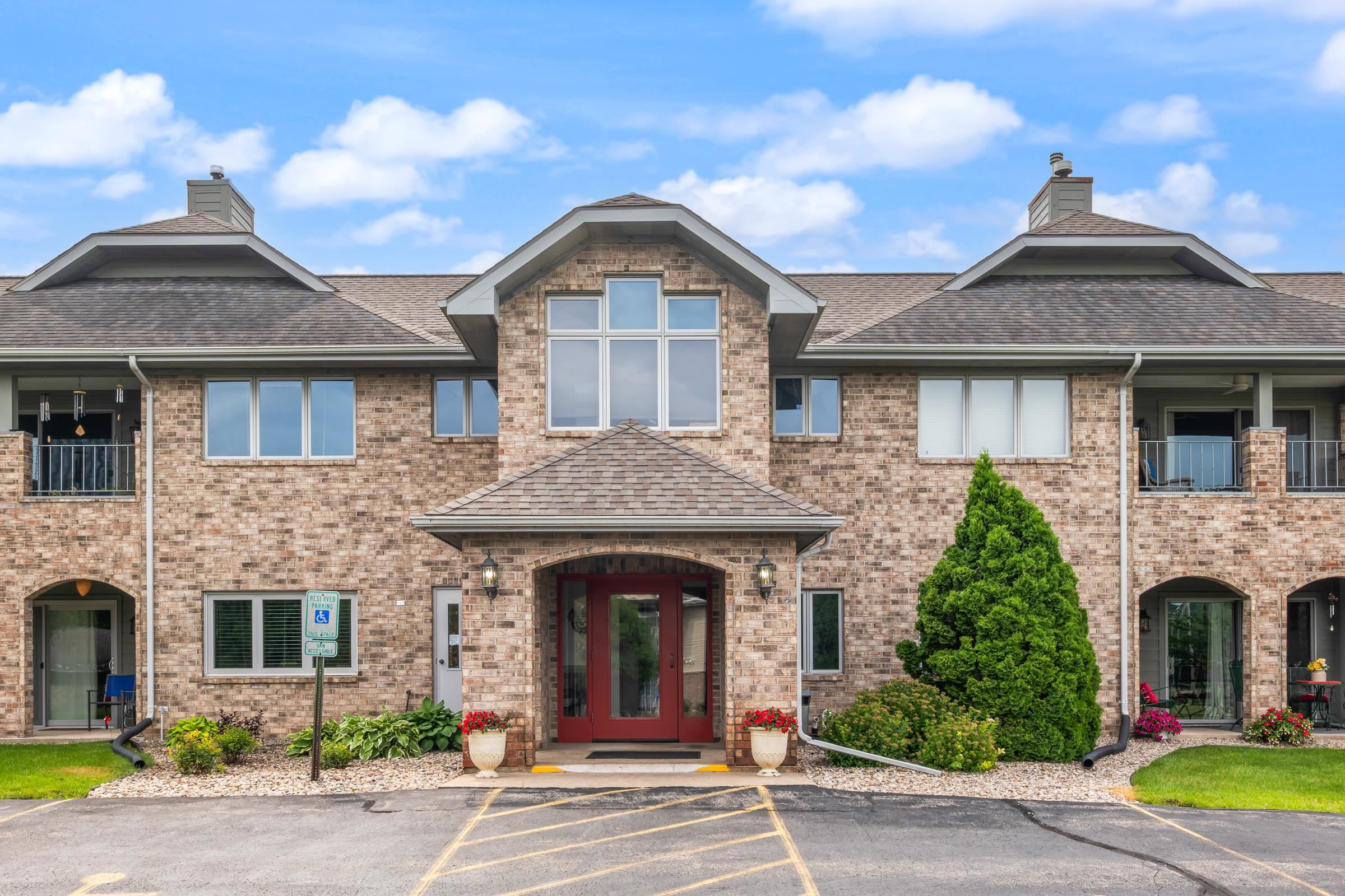 778 Hillside Terrace, Unit L Ripon, WI 54971 - Photo 6 of 74