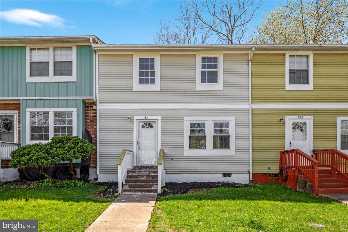 1811 Picadilly Circus Culpeper, VA 22701 - Photo 2 of 16 a front view of a house with garden