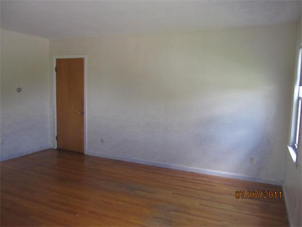 277 Main Street Clinton, MA 01510 - Photo 3 of 19 Gallery Image 3