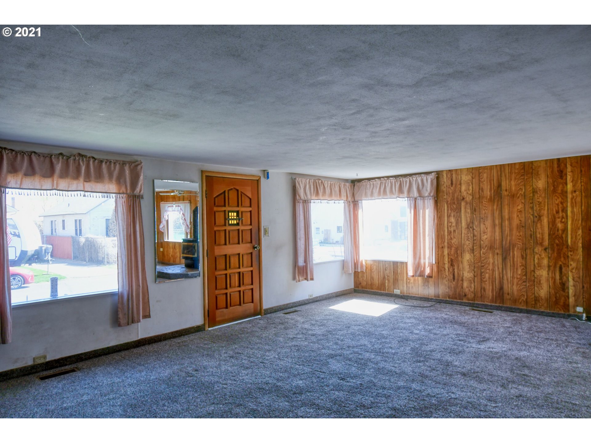 327 Southwest 15th Street Pendleton, OR 97801 - Photo 2 of 24