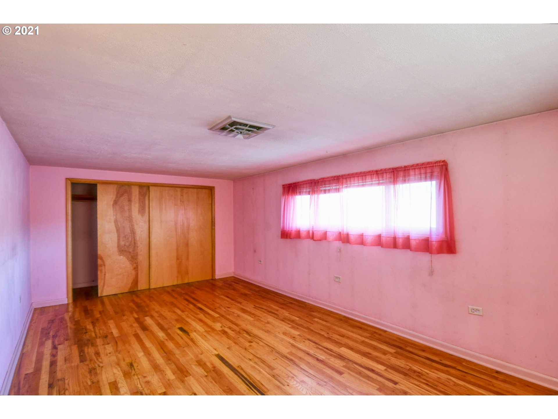 327 Southwest 15th Street Pendleton, OR 97801 - Photo 12 of 24