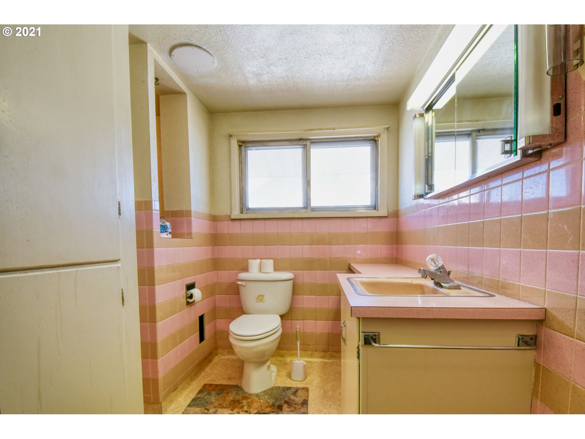327 Southwest 15th Street Pendleton, OR 97801 - Photo 13 of 24
