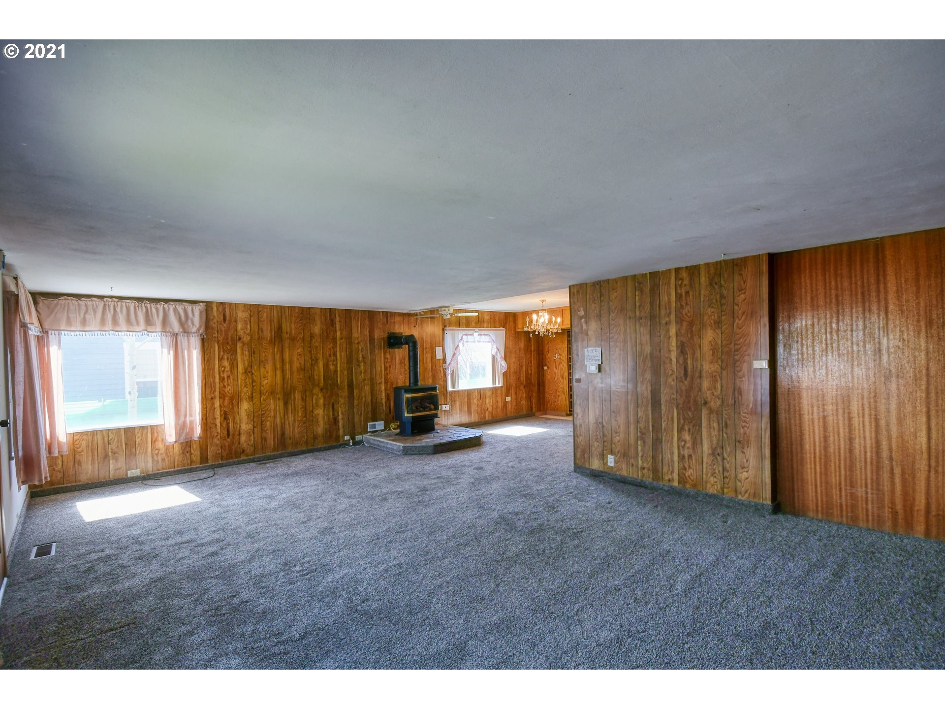 327 Southwest 15th Street Pendleton, OR 97801 - Photo 3 of 24