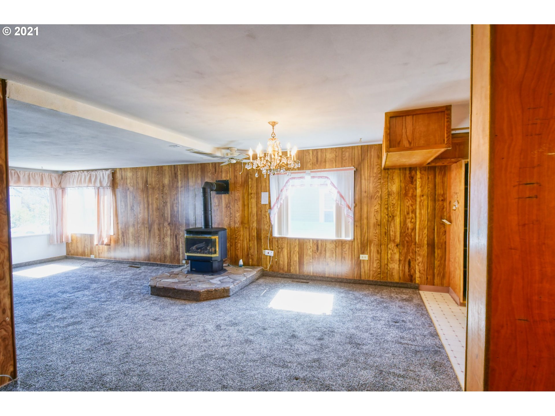 327 Southwest 15th Street Pendleton, OR 97801 - Photo 5 of 24