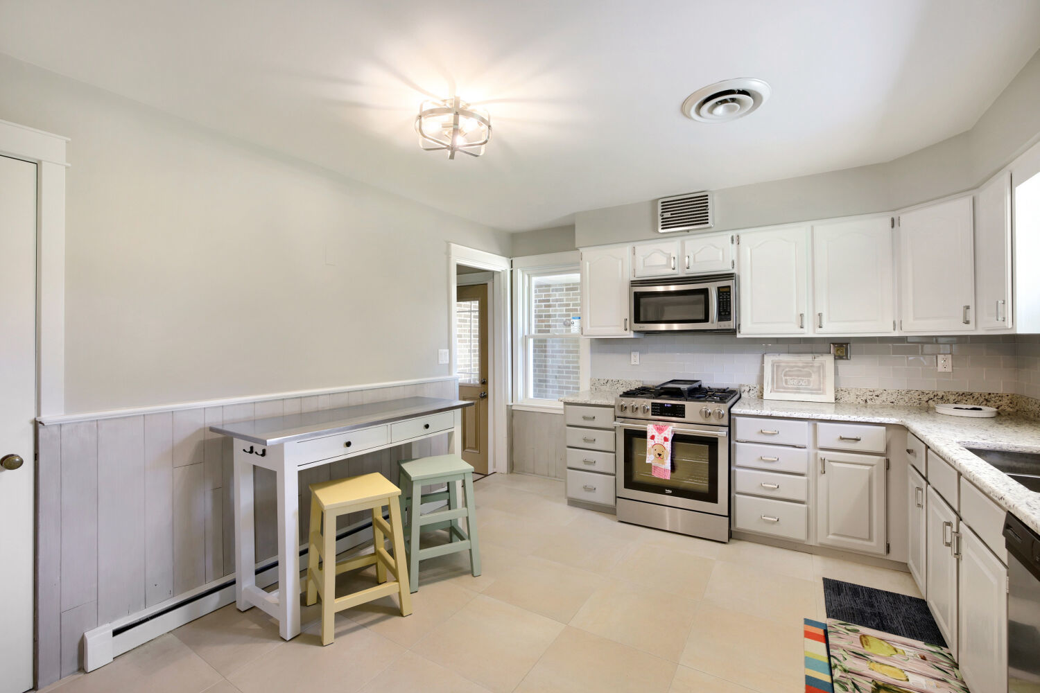 28W470 Purnell Road Winfield, IL 60190 - Photo 14 of 33 Gallery Image 14