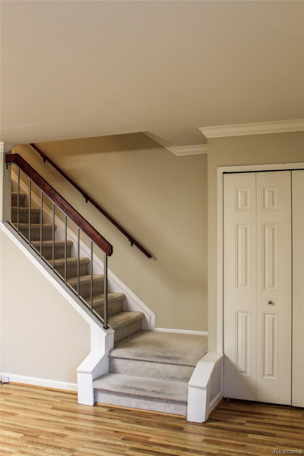 1462 Knights Ridge Court Rochester, MI 48306 - Photo 16 of 49 Stairs 3.jpg