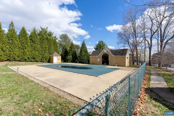 $299,999 | 1250 Clifden Green, Charlottesville, VA 22901