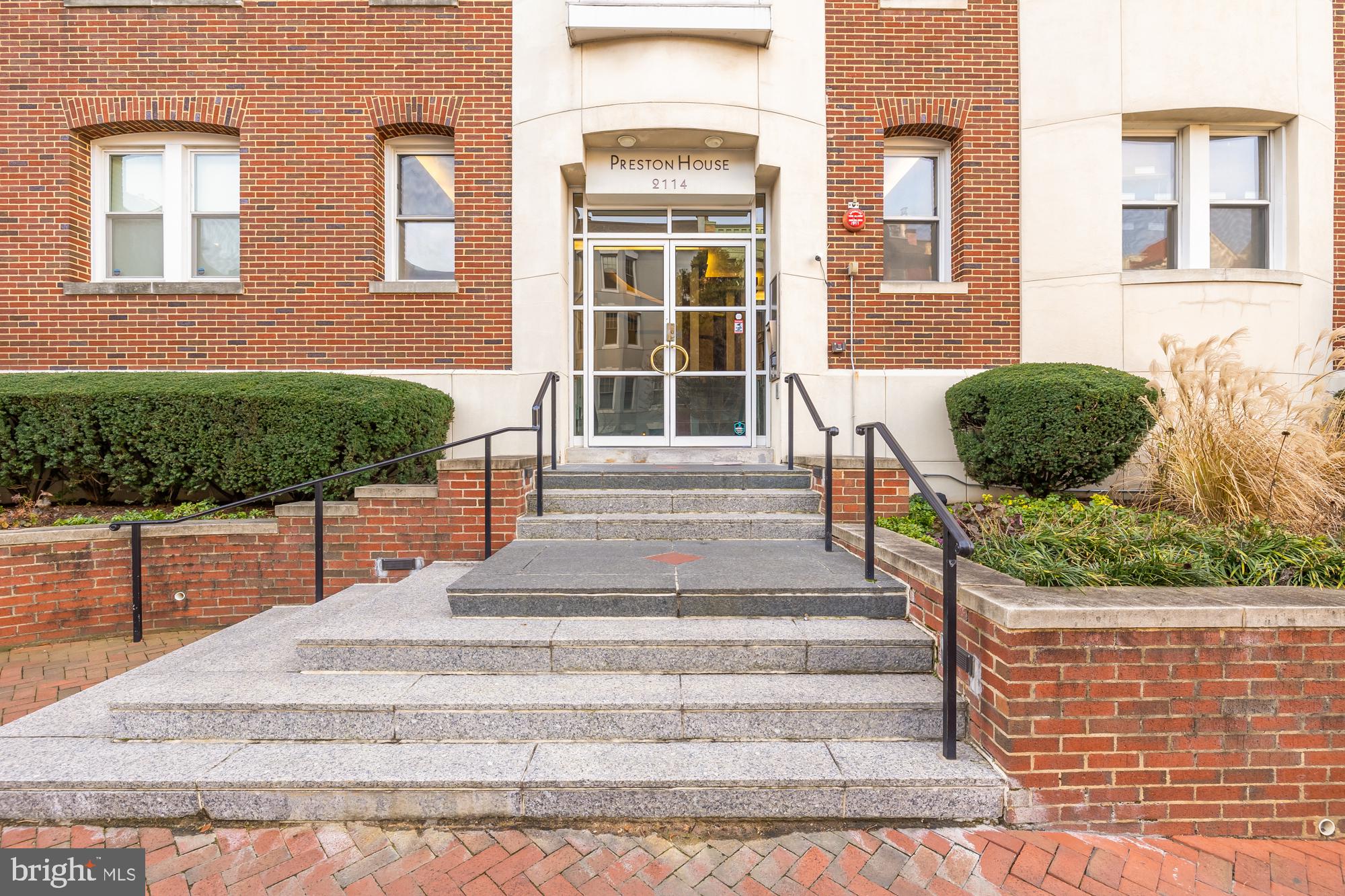 2114 N Street Northwest, Unit 47 Washington, DC 20037 - Photo 2 of 28 a front view of a house