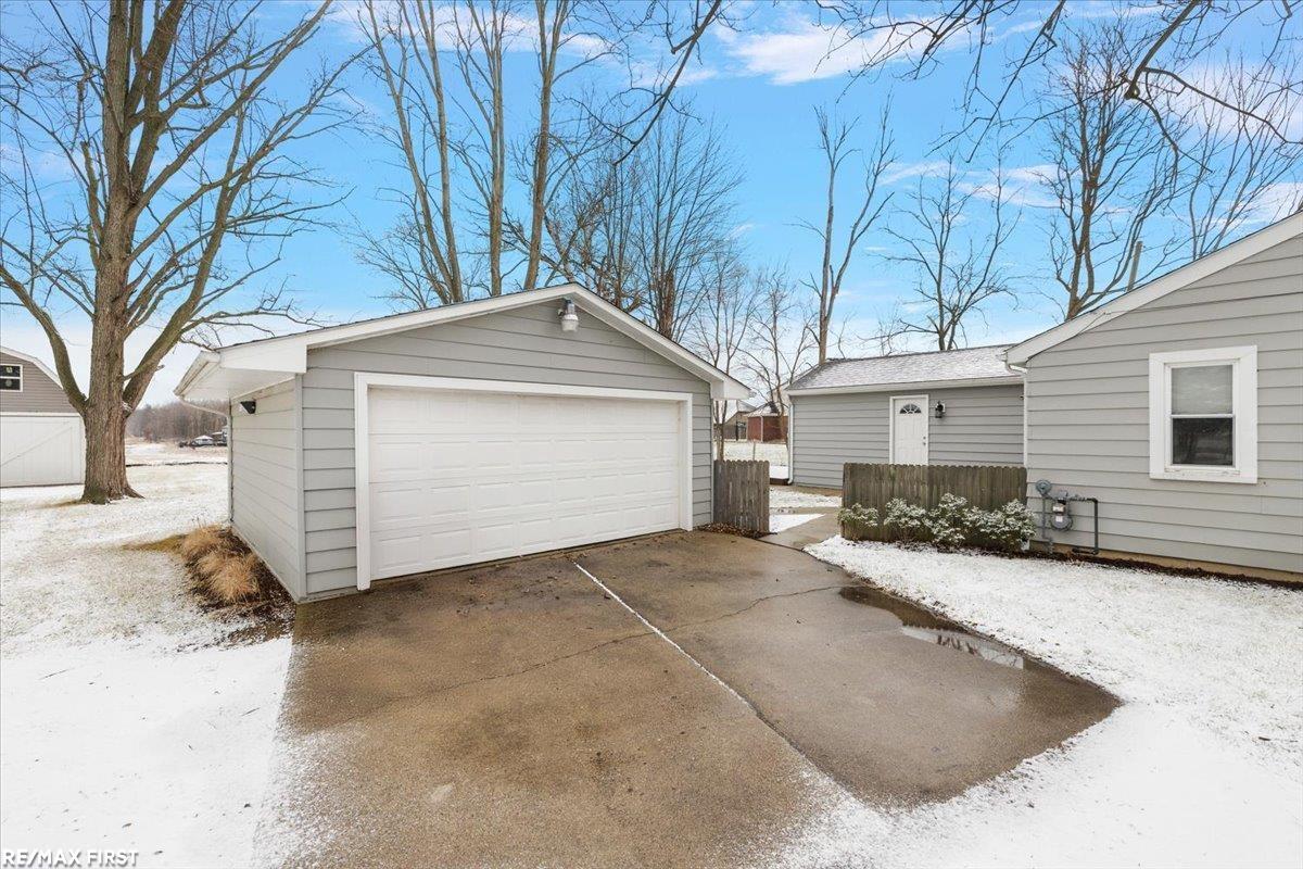 49939 Fairchild Road New Baltimore, MI 48051 - Photo 6 of 40 50197642-778605cd-4d83-42ee-84f8-bb8691128a00.JPG
