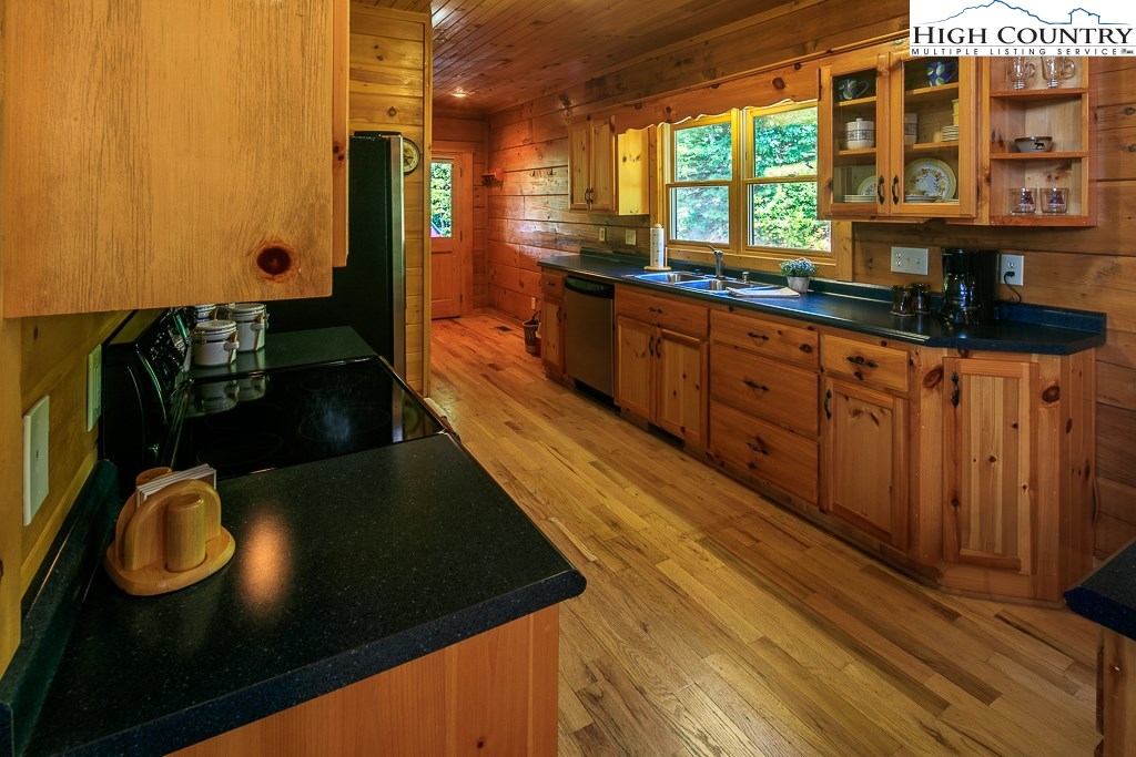 2306 Buck Mountain Road Purlear, NC 28665 - Photo 18 of 49