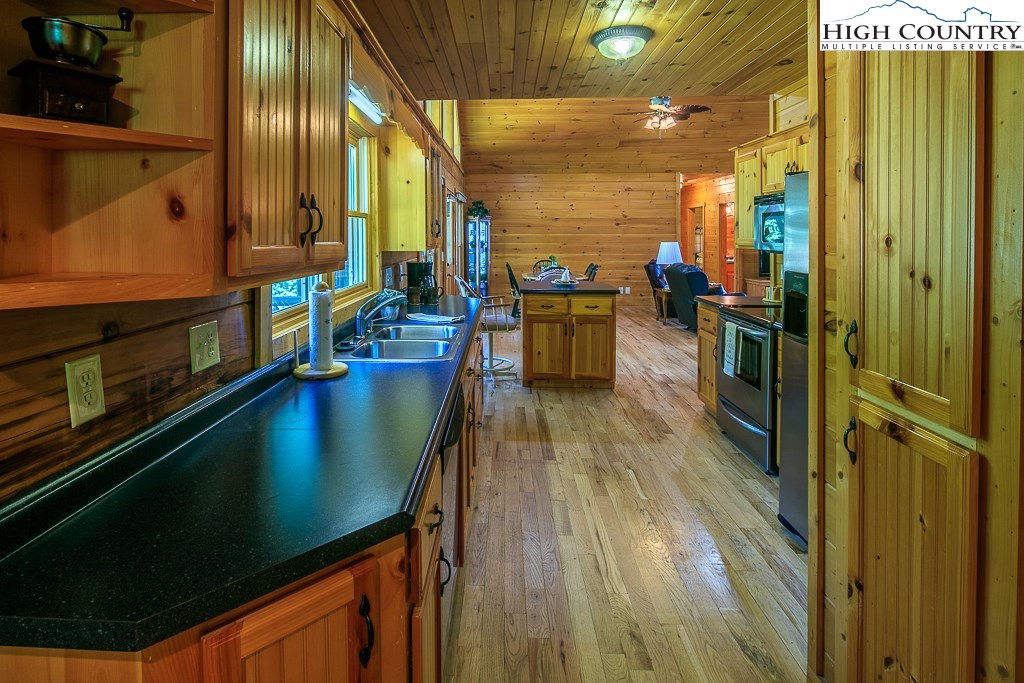 2306 Buck Mountain Road Purlear, NC 28665 - Photo 19 of 49