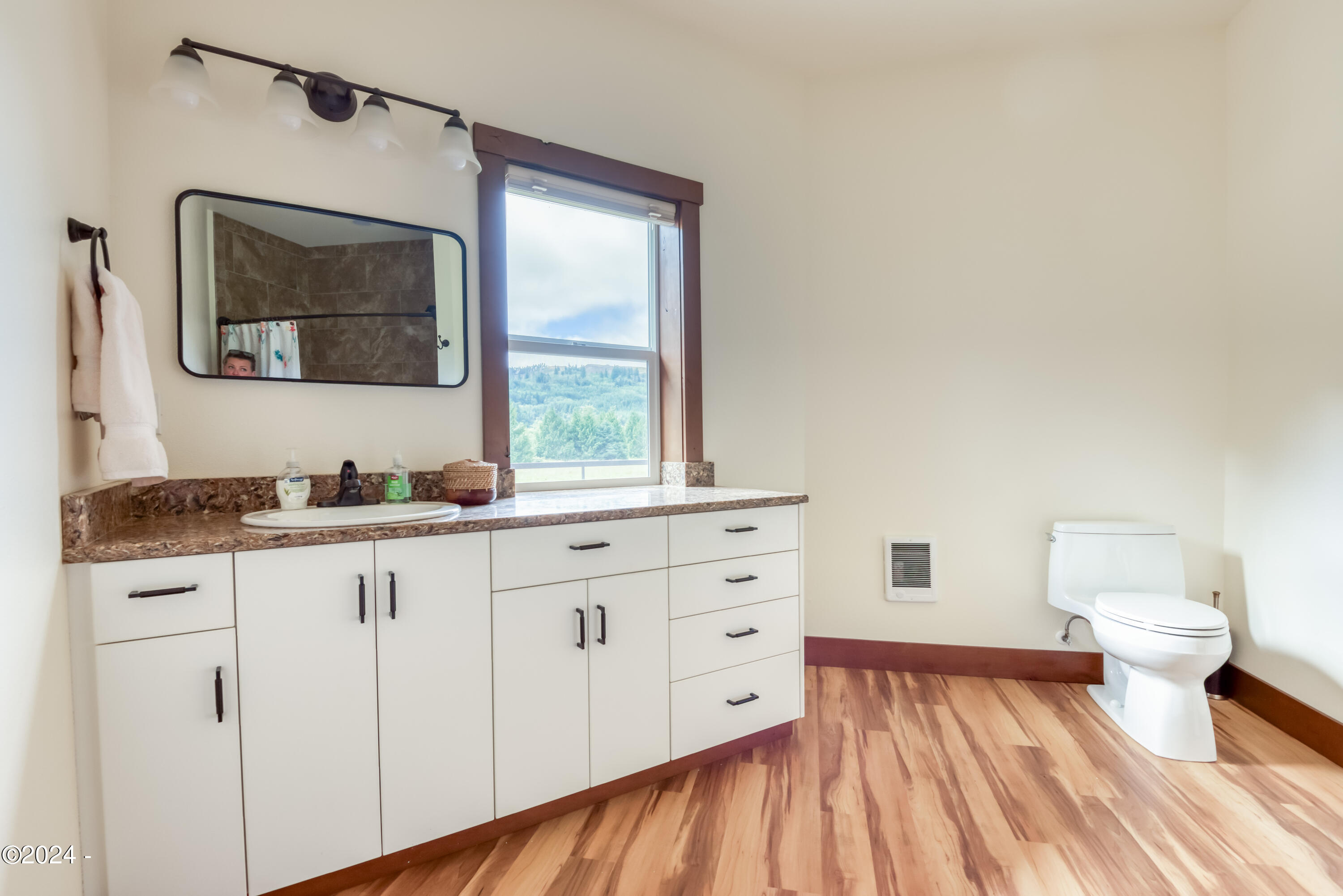 540 Big Rock Creek Road Blodgett, OR 97326 - Photo 21 of 54 Master Suite 3 bathroom