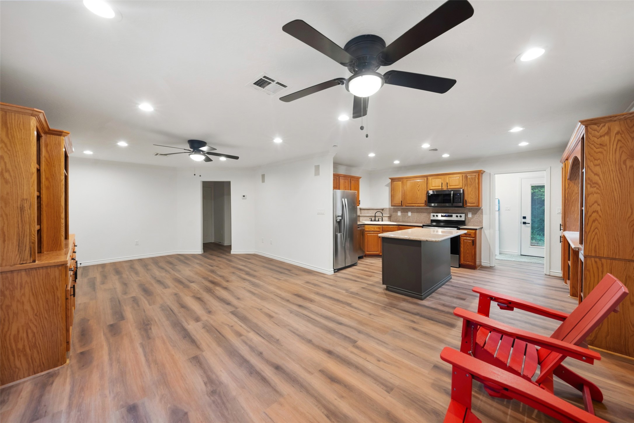 27 Deerfield Road Huntsville, TX 77340 - Photo 2 of 22 Gallery Image 2