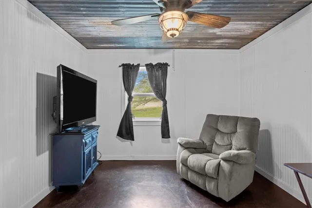 $379,900 | 207 Quarter Horse Road, Whitney, TX 76692