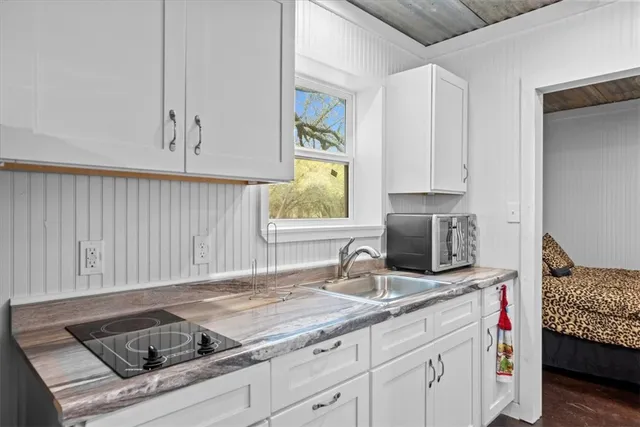 $379,900 | 207 Quarter Horse Road, Whitney, TX 76692