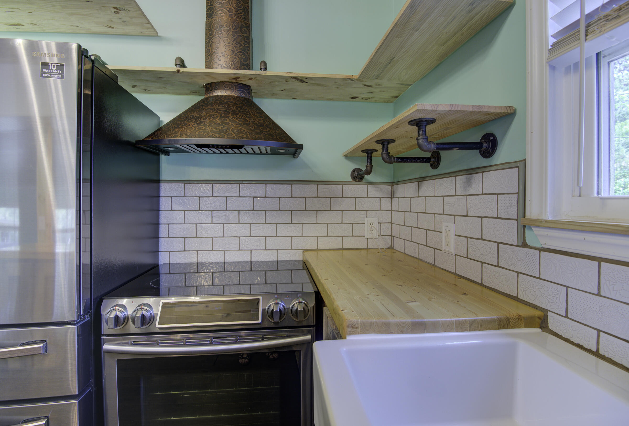 85 Our Street Vernon, FL 32462 - Photo 42 of 66 a kitchen with a sink and a microwave