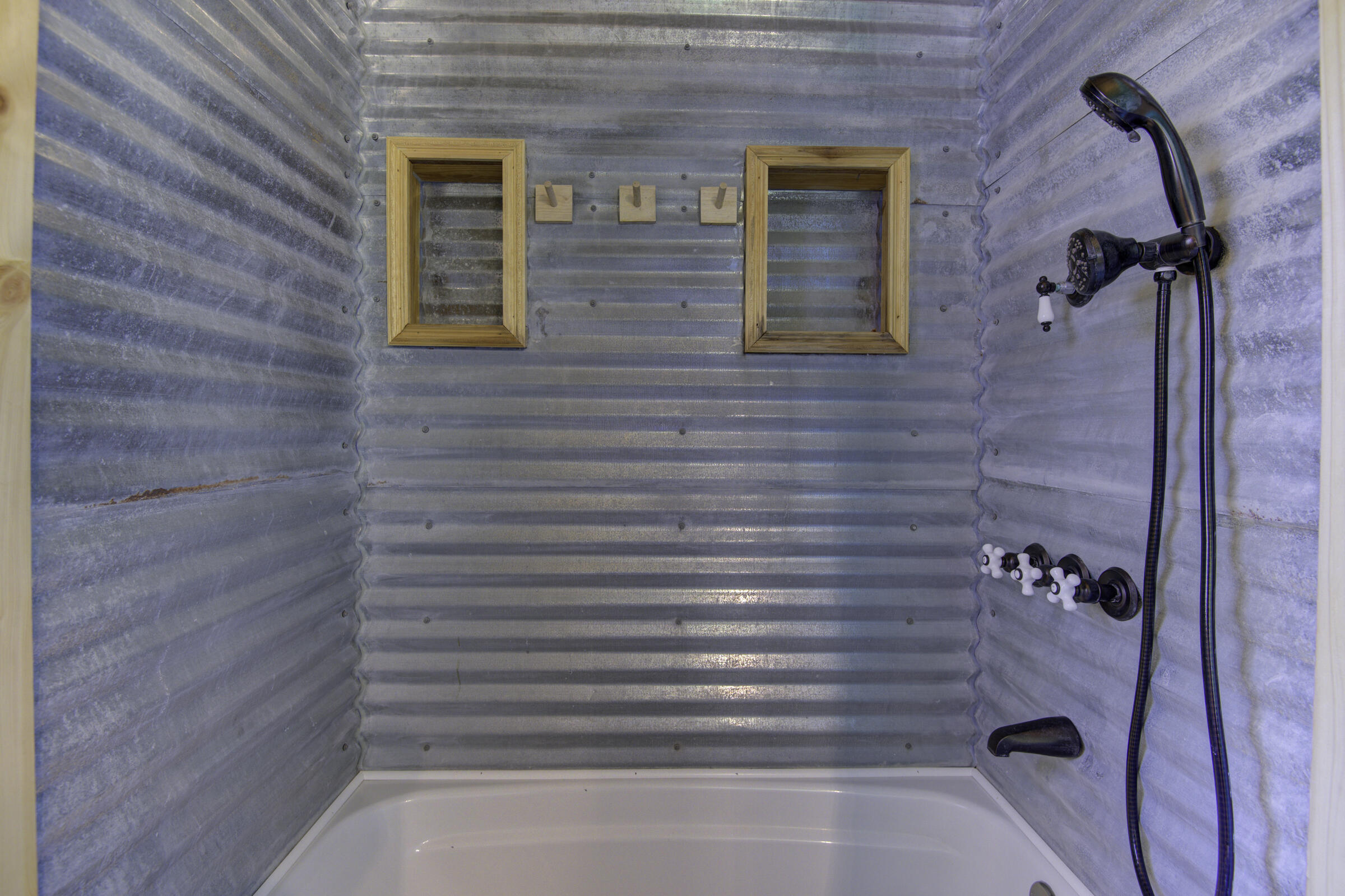 85 Our Street Vernon, FL 32462 - Photo 55 of 66 a bathroom with a bathtub